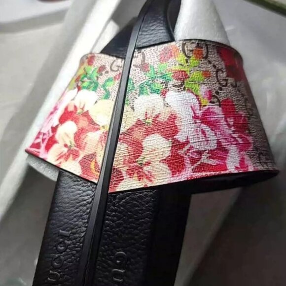 Gucci GG Supreme Floral Slide Sandals - Picture 4 of 4